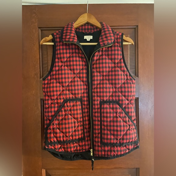 JCREW buffalo plaid puffer vest - red and black - Picture 1 of 2